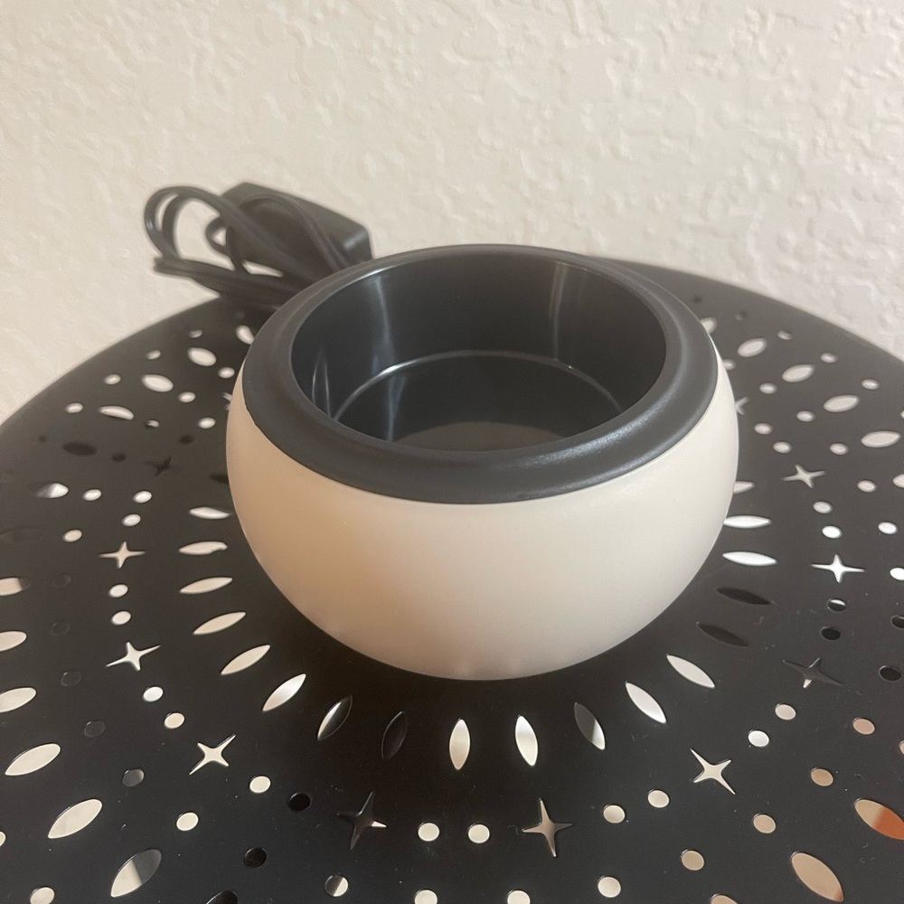 Scentsy element warmer NWT - Picture 2 of 4